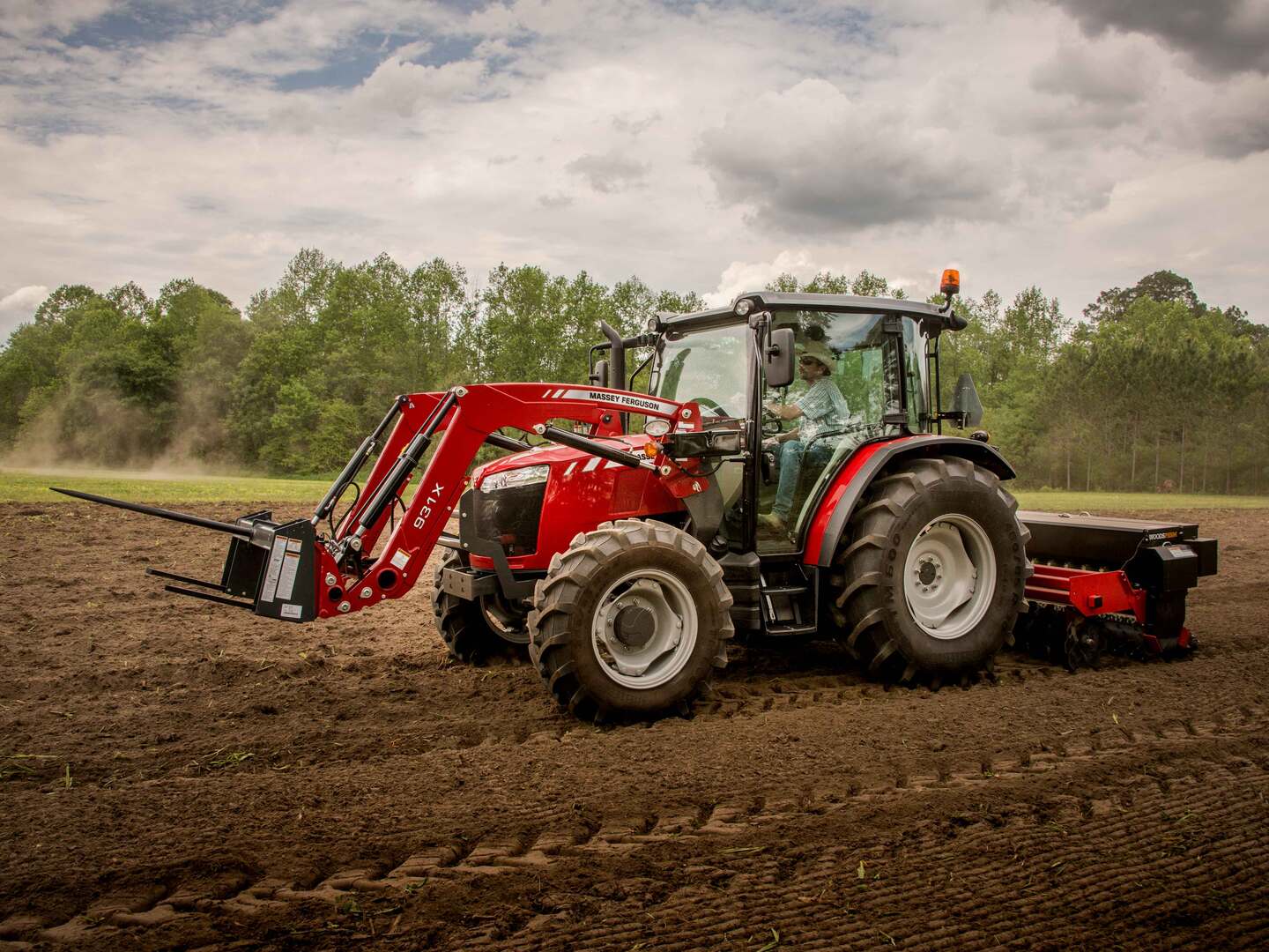 MF 4700 Global Series, Mid-Range Tractor