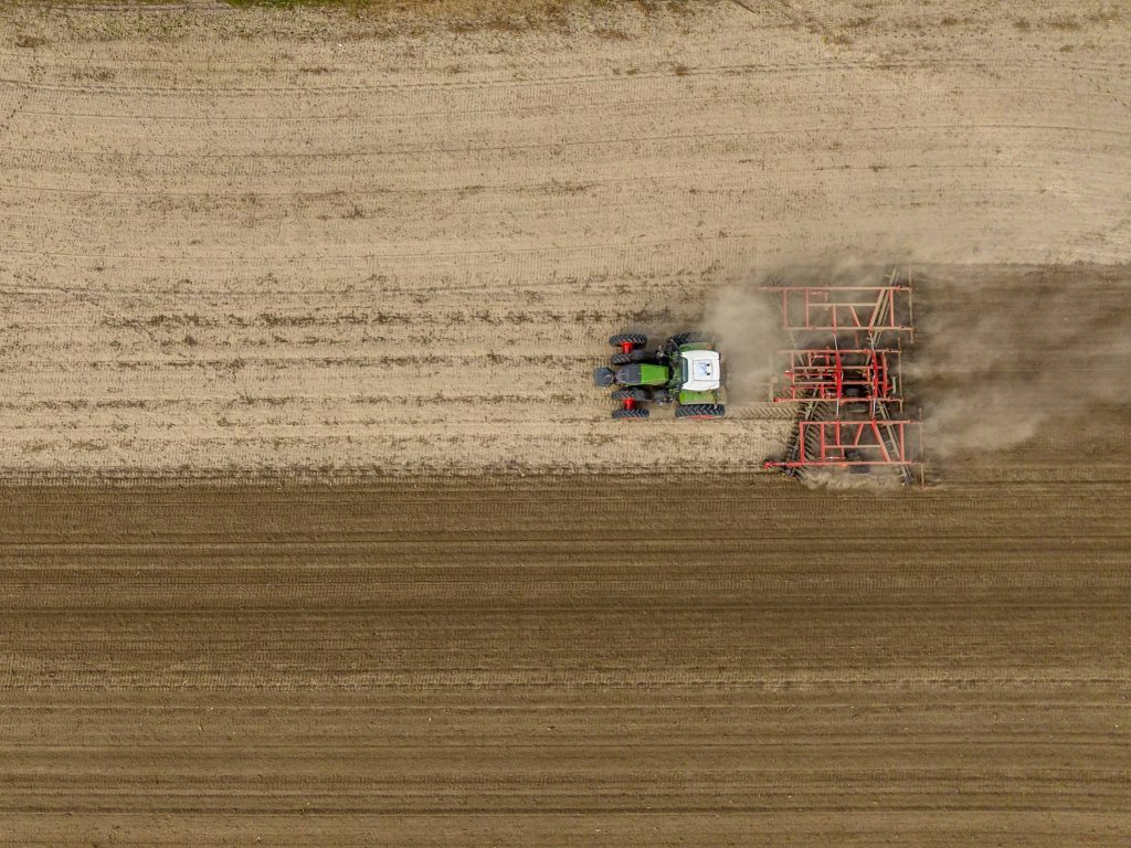 A Fendt 700 Gen 7 with tillage