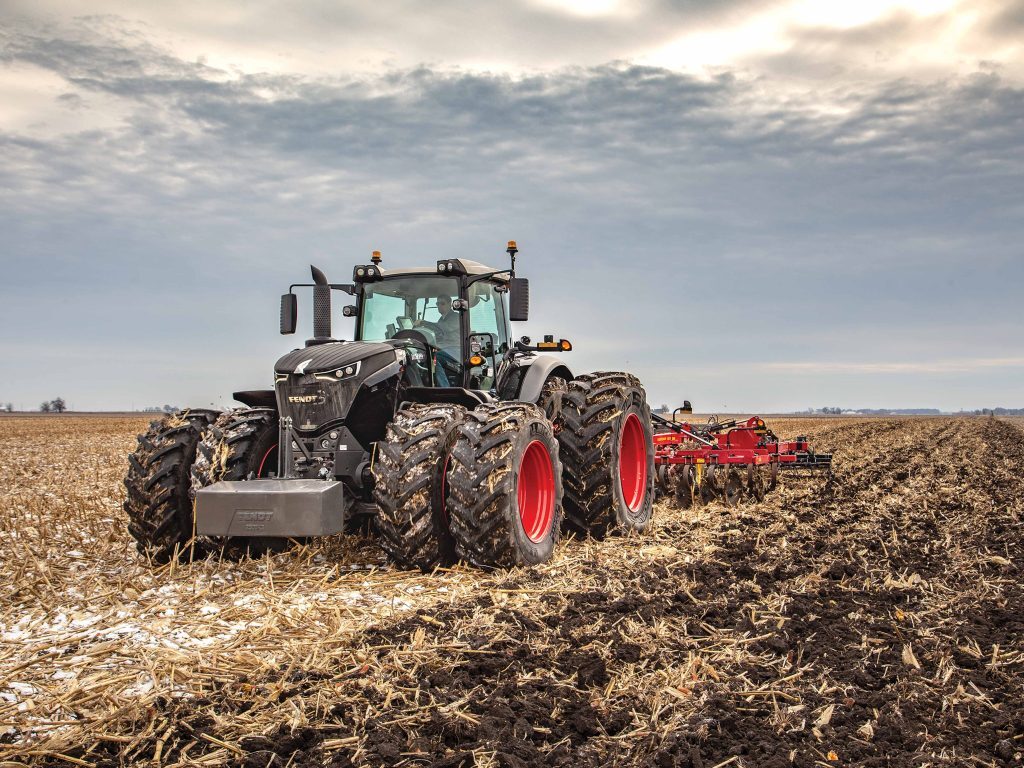 Fendt 1050 with Tillage