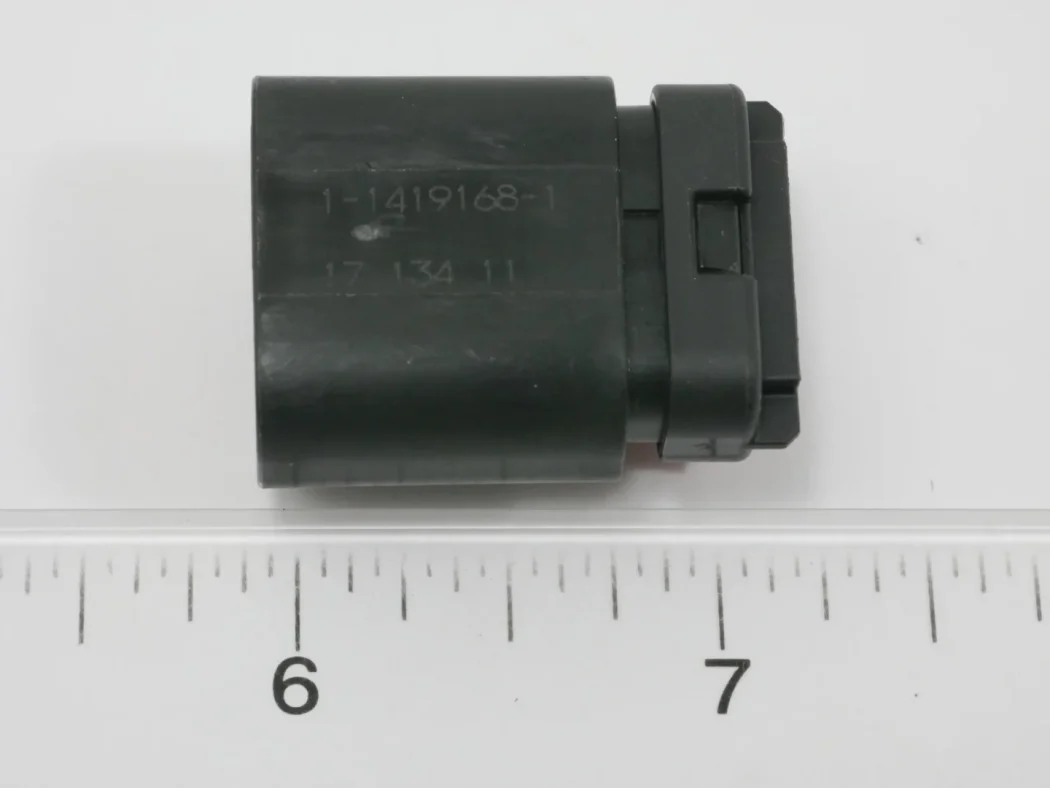 72440304 Electrical Connector