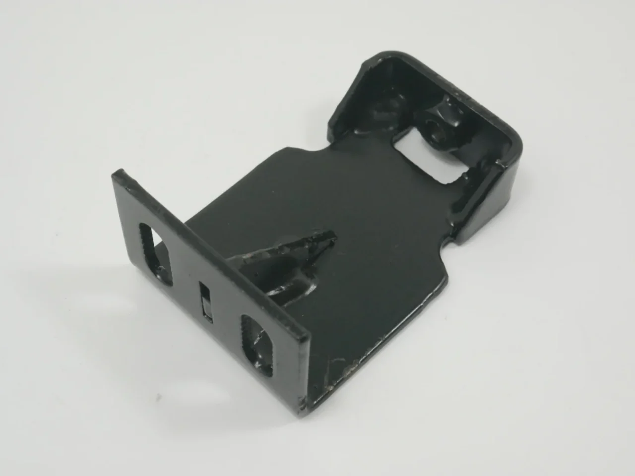 561136D1 Latch Bottom
