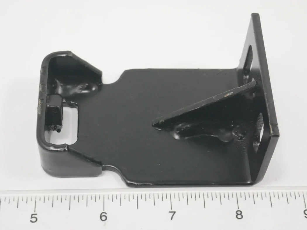 561136D1 Latch Bottom