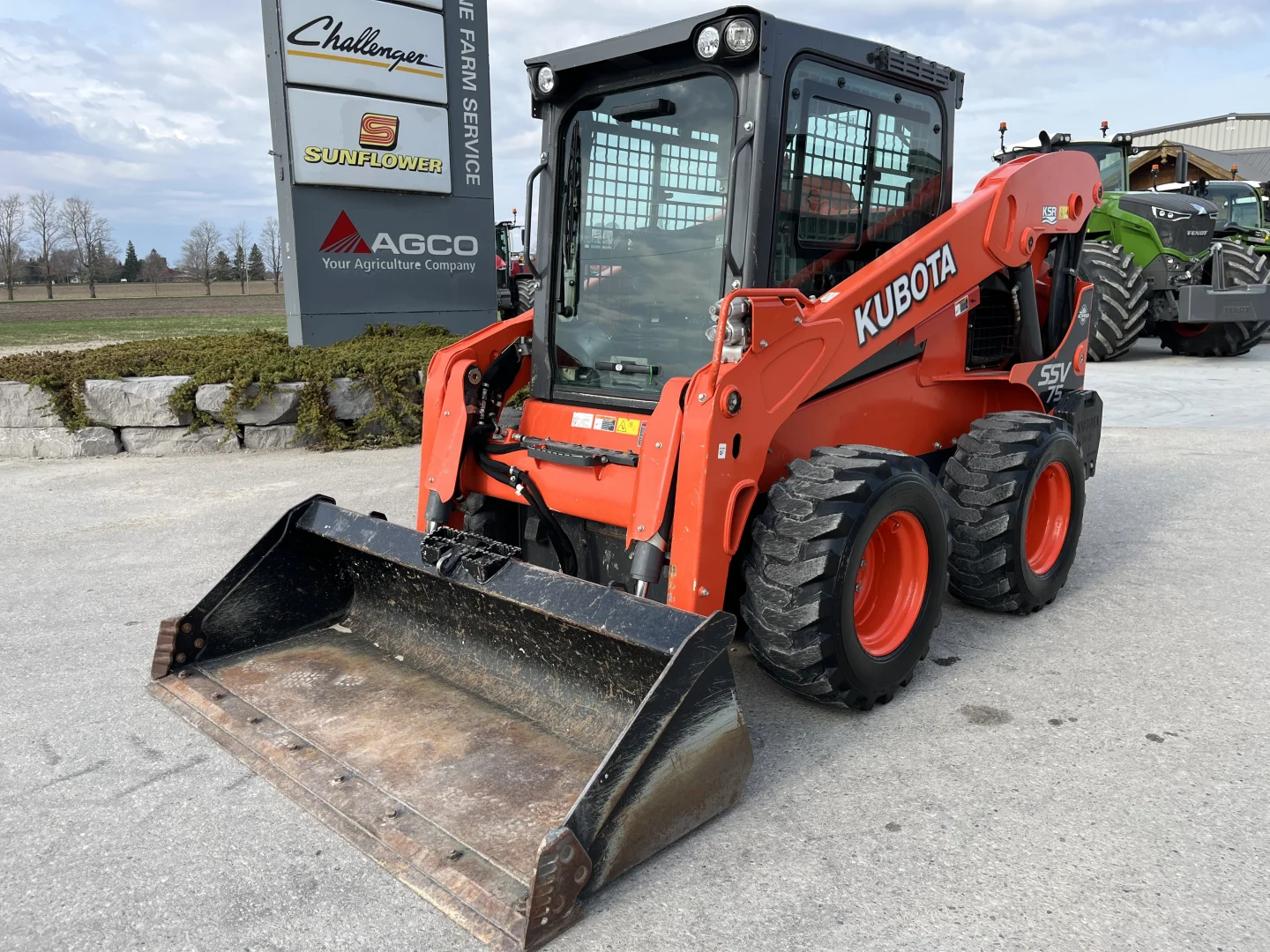 Used 2017 Kubota  SSV75