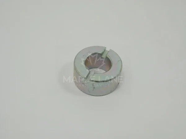 V33215100 Spacer
