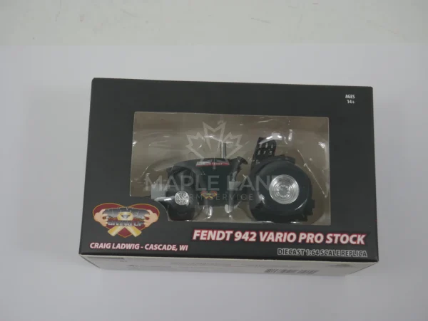 Fendt 942 Pulling Tractor