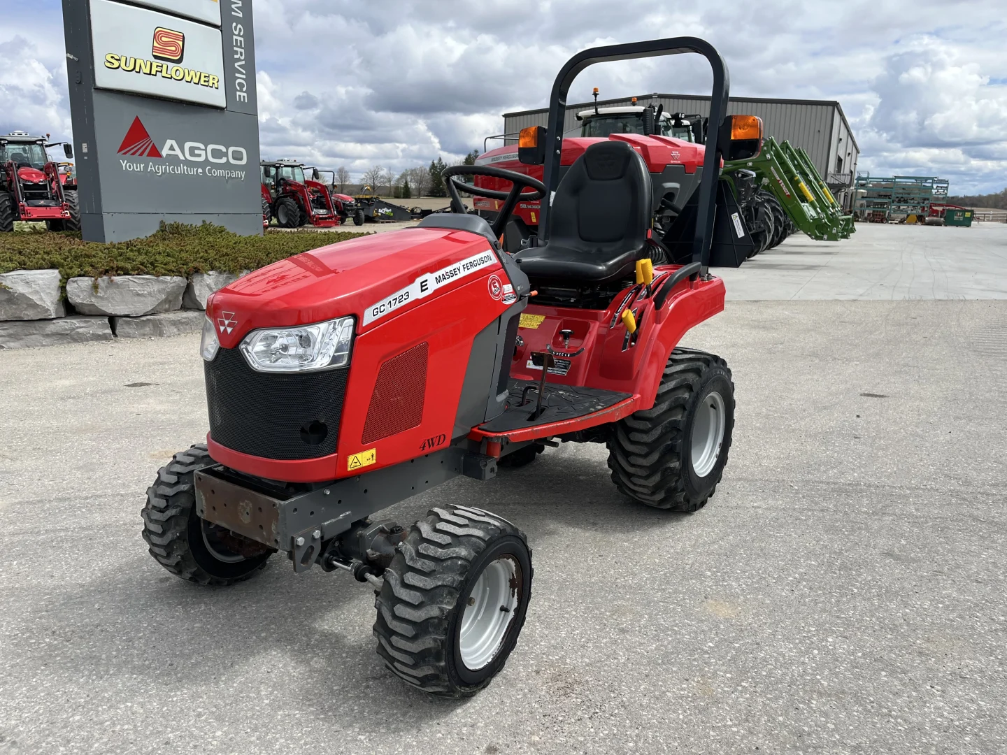 Used 2021 Massey Ferguson GC1723E