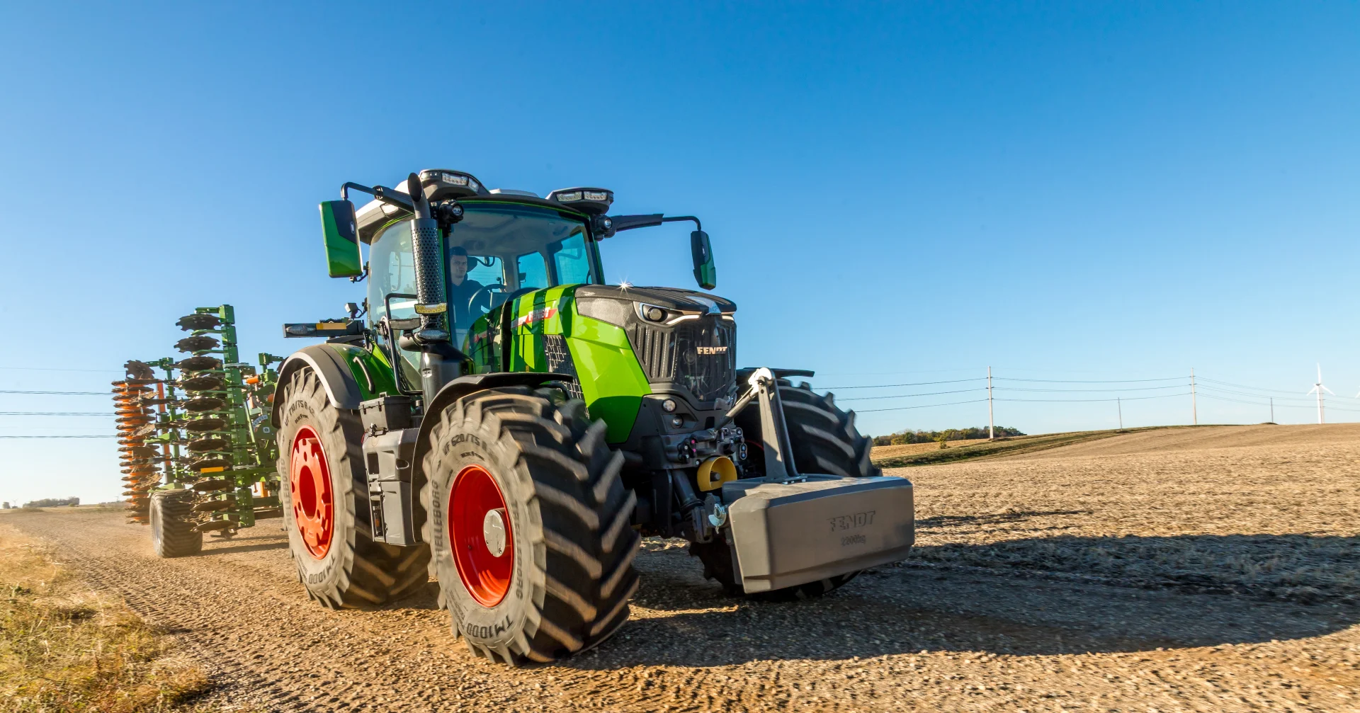 Fendt 832 Vario sets new standards in efficiency and performance